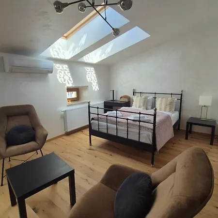 Appartement Miodowa 25 *