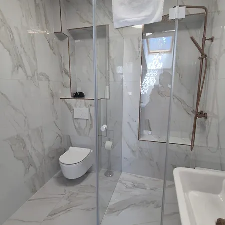 Miodowa 25 3* Krasków